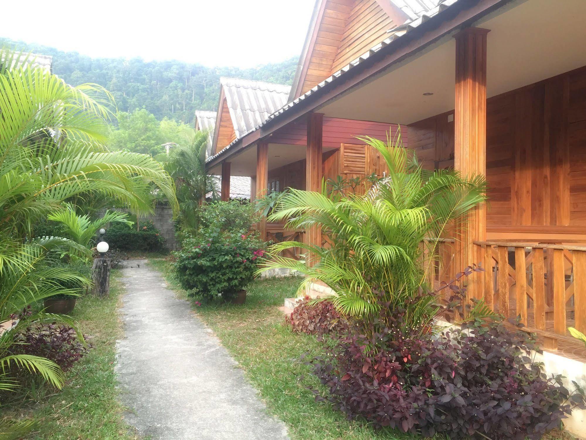 Poonsap Resort Ko Lanta Dış mekan fotoğraf