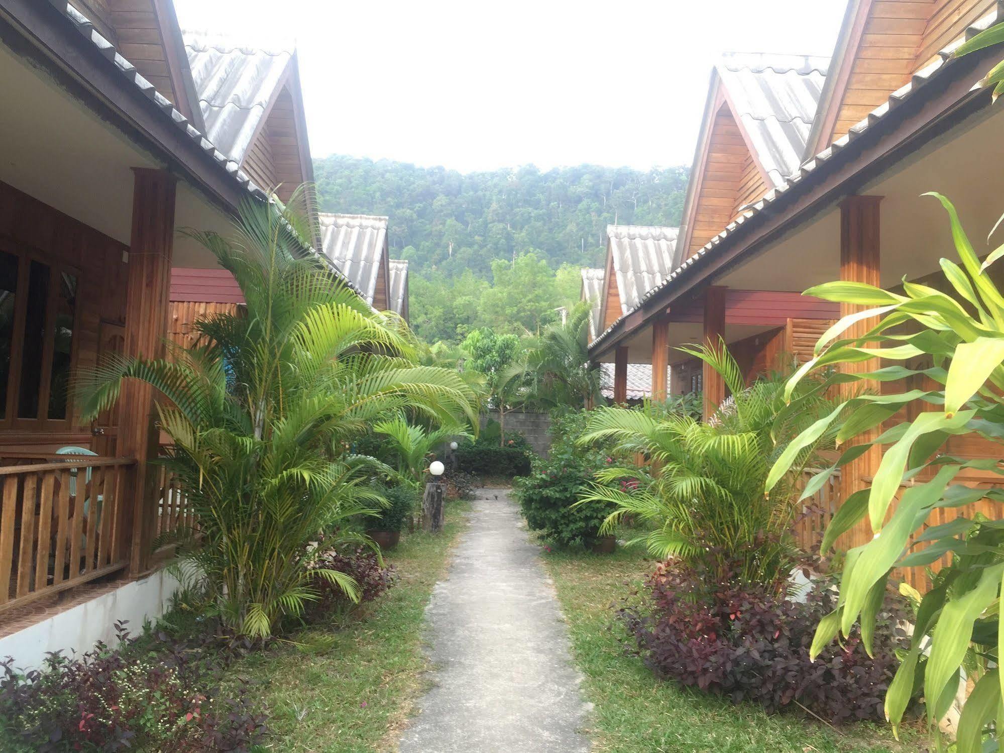 Poonsap Resort Ko Lanta Dış mekan fotoğraf